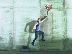 Un álbum que habla de la sangre derramada, de los políticos incumplidos, de la comida transgénica, pero también de la esperanza. ESPECIAL /