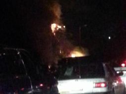 Hasta ahora no se conocen los motivos que originaron la volcadura. TWITTER / @SuzzyAvlyn