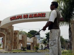 Los civiles armados justifican su presencia al alza de inseguridad y falta de garantías para salir a las calles. AFP / P. Pardo