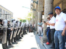 Comerciantes del Mercado Corona se han manifestado por varios días para exigir la certeza jurídica sobre sus locales. ESPECIAL / Secretaria de Seguridad Ciudadana