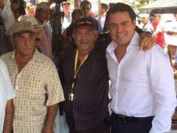 En medio de un fuerte dispositivo de seguridad, Aristóteles Sandoval visitó El Grullo. TWITTER / AristotelesSD