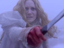 Mia Wasikowska es la protagonista de la película. YOUTUBE / universalpicturesmx