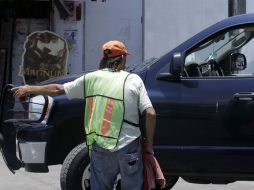 Desde abril de 2014, se ha implementado un dispositivo, de forma permanente, para retirar 'franeleros' en algunas zonas de la ciudad. EL INFORMADOR / R. Tamayo