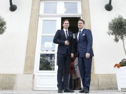 Bettel (d) y su ahora esposo, Gauthier Destanay tenían unión civil desde 2010. EFE / J. Warnand