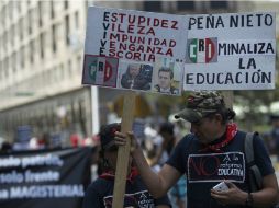 La manifestación magisterial provocó severos congestionamientos en calles de la zona del Centro Histórico tapatío. EL INFORMADOR / F. Atilano