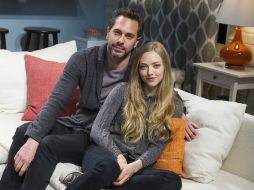Seyfried y Sadoski interpretan una pareja que despiertan juntos después de una noche de pasión. AP / ARCHIVO