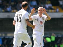 Al minuto 24 festejaron la anotación del griego Vangelis Moras. EFE / G. Zanardelli