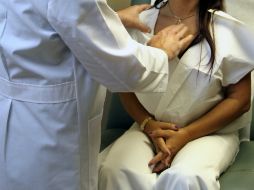 El cáncer no sólo se está presentando en edades muy jóvenes, sino que además es más agresivo. EFE / ARCHIVO