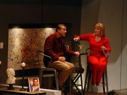 La obra de teatro está protagonizada por Alfredo Adame, Érika Buenfil (ambos en la foto), Laura Flores, Omar Fierro y Natasha Dupeyrón. NTX / P. Sánchez