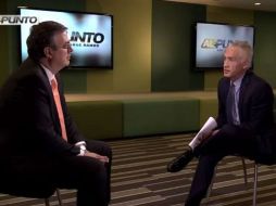 Marcelo Ebrard (izquerda), entrevistado por el periodista Jorge Ramos. YOUTUBE / 1entrevistas