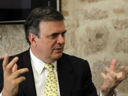 ''No pretendo estar fuera de México mucho tiempo, estaré por allá en el proceso electoral'', dice Ebrard. EL INFORMADOR / ARCHIVO