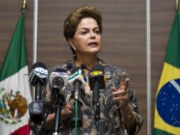Dilma Rousseff, mandataria brasileña, se dirige a diversos senadores y diputados en el Senado de la República. NTX / O. Torres