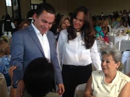 Salvador Rizo estuvo acompañado por su esposa en la reunión. TWITTER / @ChavaRizo