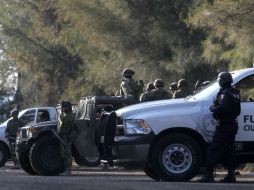 Peritos de la PGR siguen realizando peritajes sobre los hecho ocurridos en Tanhuato. EFE /