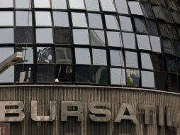 La plaza bursátil mexicana opera con un volumen de 8.9 millones de títulos, por un importe de 250.8 millones de pesos. AFP / ARCHIVO
