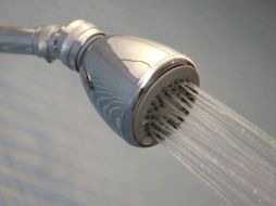 El desarrollo del proyecto consiste en un sensor que permite el flujo de agua durante el baño. EL INFORMADOR / ARCHIVO