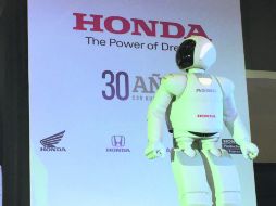 El show. El robot ASIMO da una muestra de sus capacidades, en un espectáculo único en nuestra ciudad como parte el 30°Aniversario. EL INFORMADOR / S. Oliveira