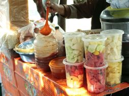 El programa 'Aguas con el Agua', pretende revisar a todos los vendedores de agua fresca y otros productos en la calle. EL INFORMADOR / ARCHIVO