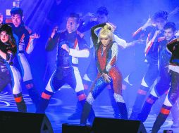 Sorpresa. Imágenes de pop art cobijaron la presentación de Yuri en Guadalajara. EL INFORMADOR / R. Tamayo