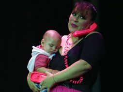 La Vale hace la presentación teatral de su hijo Daniel Nicolás. NTX / J. Arciga