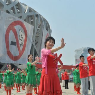 China prohíbe fumar en los lugares públicos de Beijing