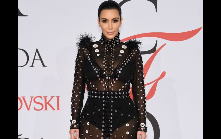 '¡Gracias Pharrell & Helen que salvaron mi vida anoche!', escribió Kim en sus redes sociales. AFP / ARCHIVO