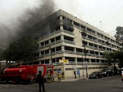 Señalaron que un aparente cortocircuito en el automóvil Sedán fue la causa del siniestro. SUN / F. Ramírez