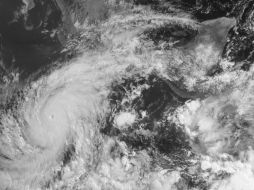 'Blanca' se ubica a aproximadamente 675 kilómetros al sur-suroeste de Zihuatanejo, Guerrero. AFP /