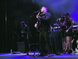 El músico se reencontró con la audiencia local, y les combinó éxitos de antaño y su nuevo material. EL INFORMADOR / R. Tamayo