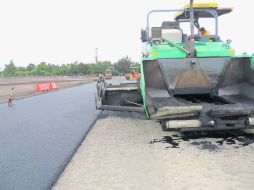 Serán 19 mil 500 metros cúbicos de asfalto los que se empleen a lo largo de toda la pista, áreas de escape y paddock del autódromo. ESPECIAL /