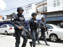 Los elementos tienen como objetivo la recuperación y resguardo de instalaciones, tanto estratégicas como electorales. EFE / M. Arturo