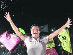 Se le hizo. Aureoles ganó en Michoacán en su segundo intento. SUN /