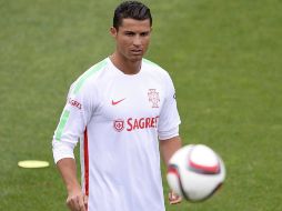 La madre del futbolista no pudo justificar la procedencia del dinero y sólo pudo viajar con los diez mil euros correspondientes. EFE / H. Delgado