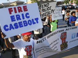 Acusan al agente de racista, mientras otros piden calma para que se investigue el hecho. AP / R. Jenkins