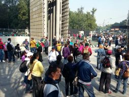 Los docentes que se concentraron en la Estela de Luz seguían su camino por Paseo de la Reforma, a la altura de la avenida Insurgentes. SUN / Y. Xolalpa