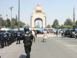 Los maestros regresan a su plantón tras permanecer casi una hora en la glorieta del Ángel de la Independencia. NTX / A. García