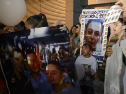 Familiares y amigos de las 13 personas que fueron sustraídas del bar Heaven se manifiestan tras los hechos. AFP / ARCHIVO