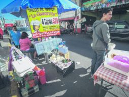 Varias calles aledañas al nosocomio tienen alta presencia de vendedores ambulantes. EL INFORMADOR / A. García