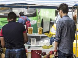Entre la mercancía decomisada, mayormente se encuentra la fruta y los globos. EL INFORMADOR / ARCHIVO
