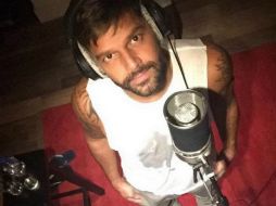 'Estoy en un momento en el que no tengo nada que demostrarle a nadie, amo mi carrera, pero también mi vida', explicó. TWITTER / @ricky_martin