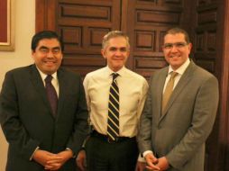 La reunión se da luego de que ambos legisladores pidieran al jefe de Gobierno hacer 'limpieza' en su gabinete. TWITTER / @RiosPiterJaguar