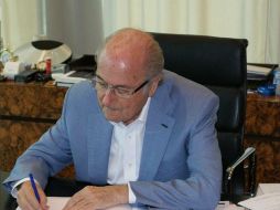 Blatter destaca que el 50 por ciento de empleados en la sede son mujeres, por lo que deben recibir su justo lugar en el Comité. TWITTER / @SeppBlatter