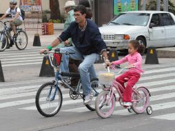 El concepto de tener un padre o figura que desempeñe un rol paterno, suele variar conforme el niño va creciendo. EL INFORMADOR / ARCHIVO