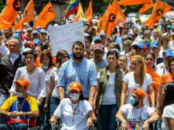 En silla de ruedas y con tapabocas asistieron varios de los huelguistas que permanecen en ayuno. AFP / F. Parra
