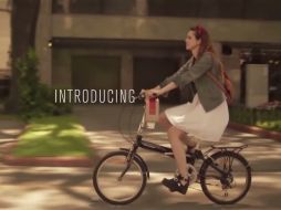 En las imágenes se muestra una demostración del uso del nuevo empaque para ciclistas YOUTUBE / Tribal Buenos Aires