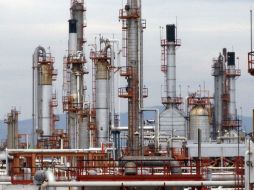 Los referentes de petróleo revierten la tendencia negativo del inicio de la semana debido a la crisis con Rusia. EFE / ARCHIVO