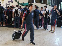 Bajo un intenso calor, el equipo tapatío llegó a donde será su casa por los próximos 10 días. ESPECIAL / chivasdecorazon.com.mx