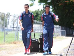 Raúl López (izq.) y Antonio Rodríguez (der.) ayer en Verde Valle, a punto de salir rumbo a la pretemporada rojiblanca en Cancún. EL INFORMADOR / M. Vargas