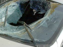 La camioneta se impactó contra el vehículo color gris. EL INFORMADOR / ARCHIVO