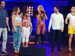 Los vaselinos copian la coreografía y letra de la rubia. INSTAGRAM / lorenaherreraoficial